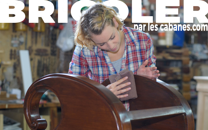 femme bricolant